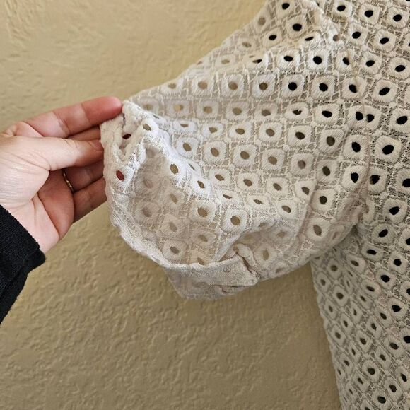 Postmark Chantal Eyelet Blouse - Picture 4 of 7